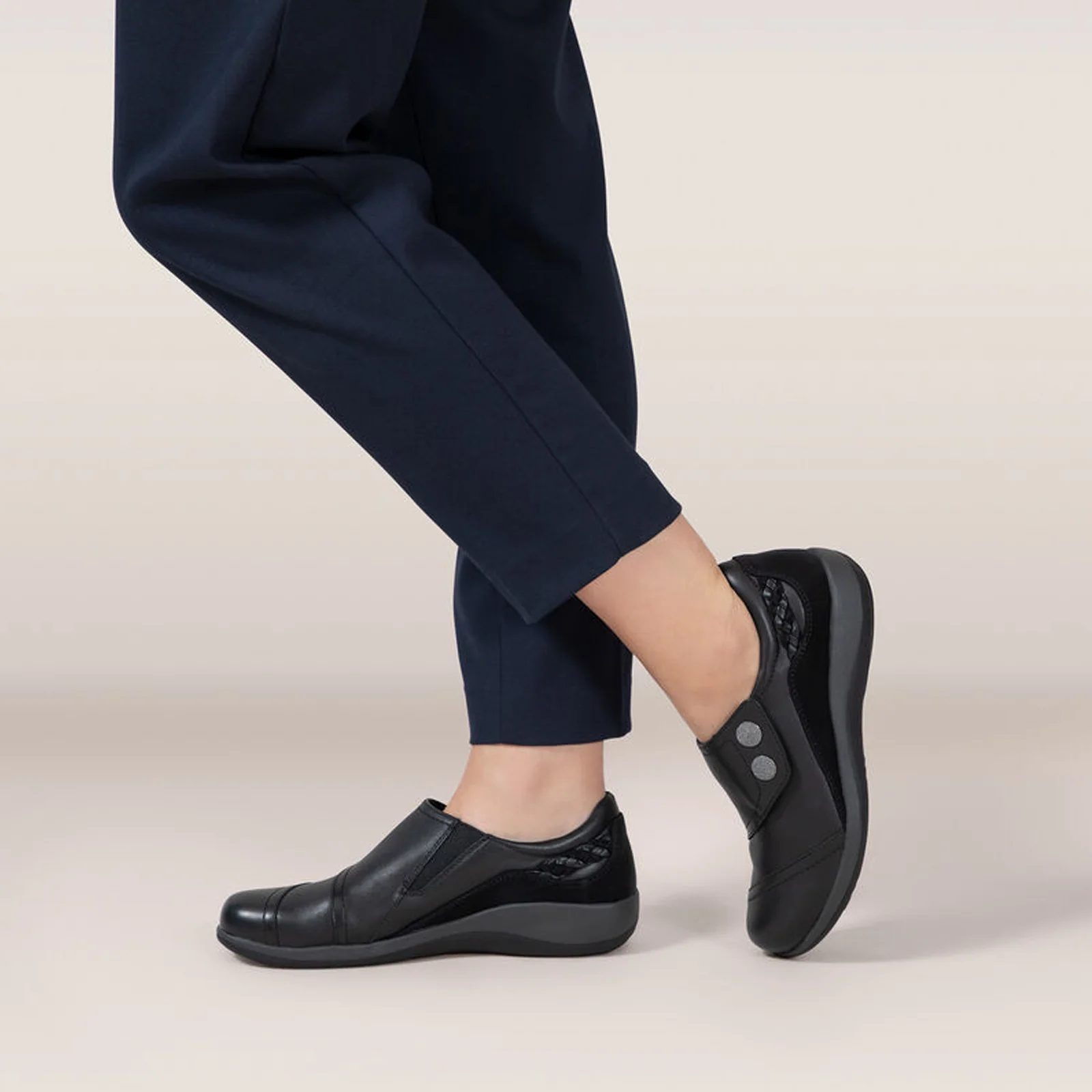 Aetrex Karina Slip On (Women) - Black Leather - Image 7